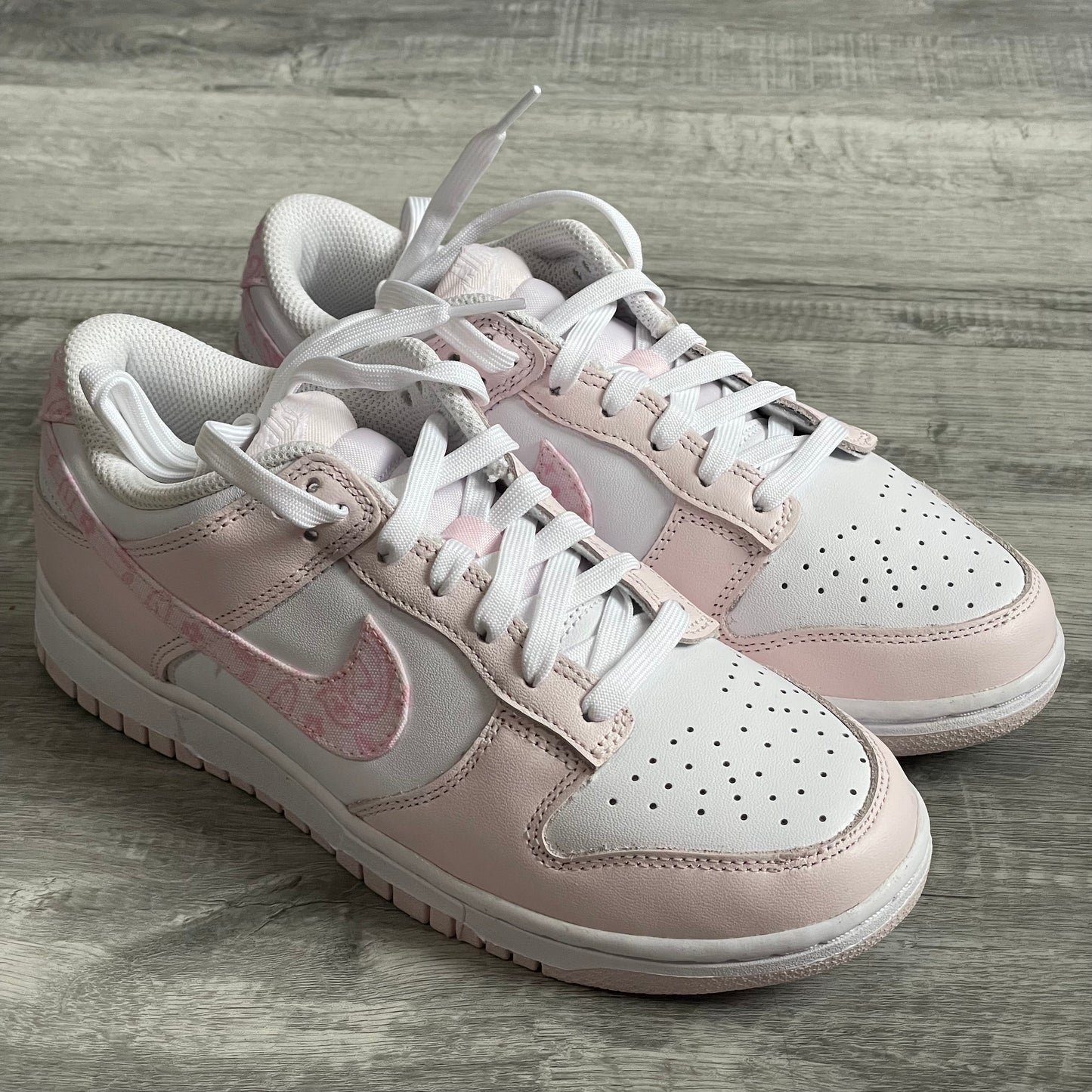 Nike Dunk Low Women “Pink Paisley”